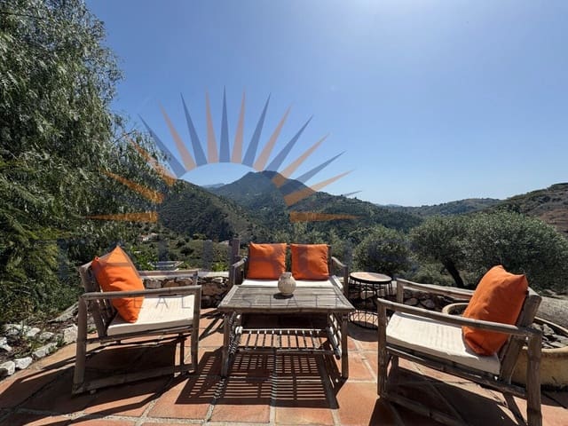 Chalet de 3 habitaciones en Cómpeta en venta con piscina garaje - 485.000 € (Ref: 9804133)