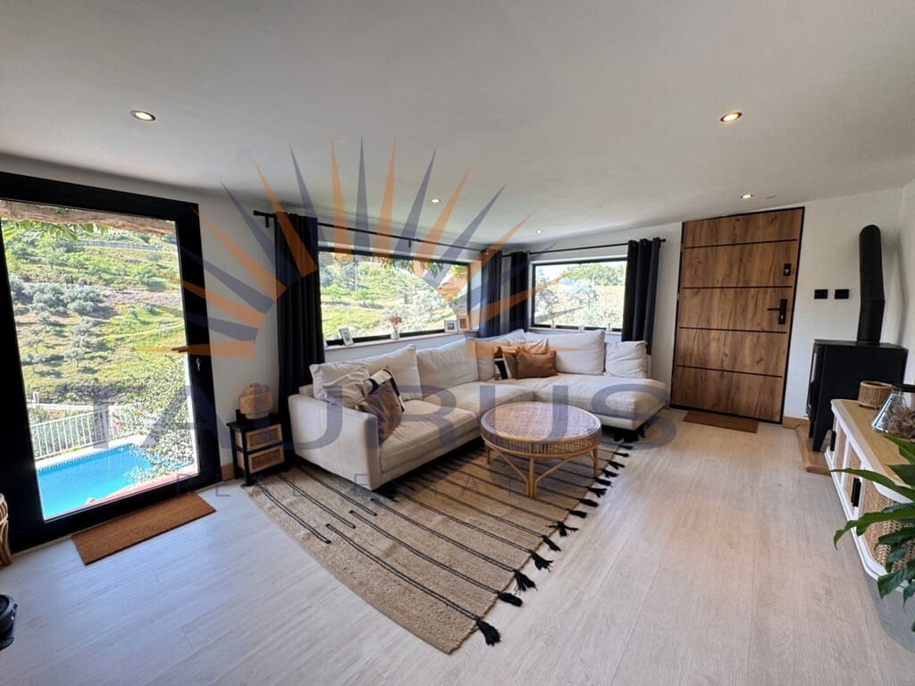 Chalet de 3 habitaciones en Cómpeta en venta con piscina - 485.000 € (Ref: 9804133)