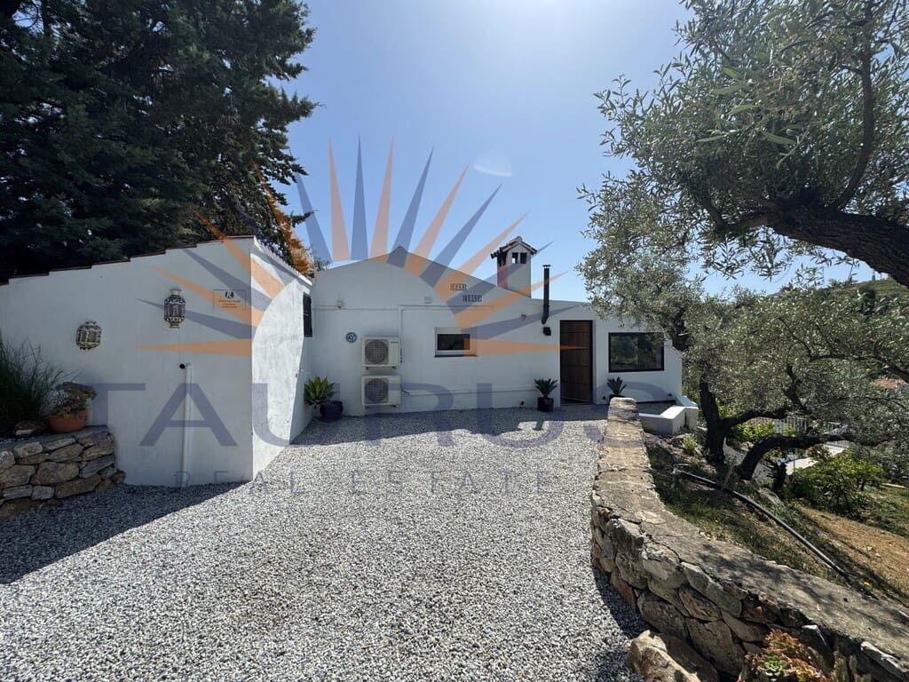 Chalet de 3 habitaciones en Cómpeta en venta con piscina - 485.000 € (Ref: 9804133)