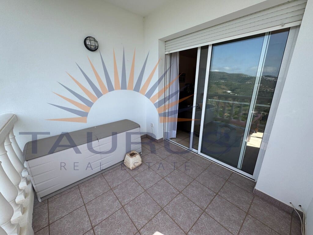 Apartamento de 2 habitaciones en Cómpeta en venta - 185.000 € (Ref: 9808170)