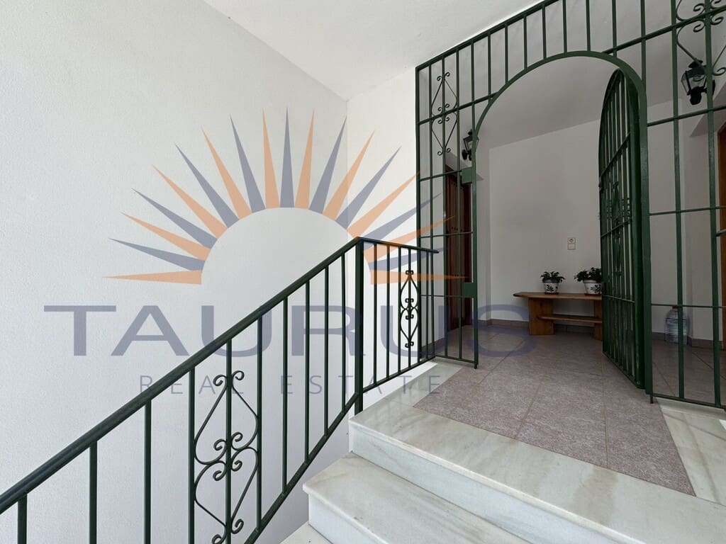 Apartamento de 2 habitaciones en Cómpeta en venta - 185.000 € (Ref: 9808170)
