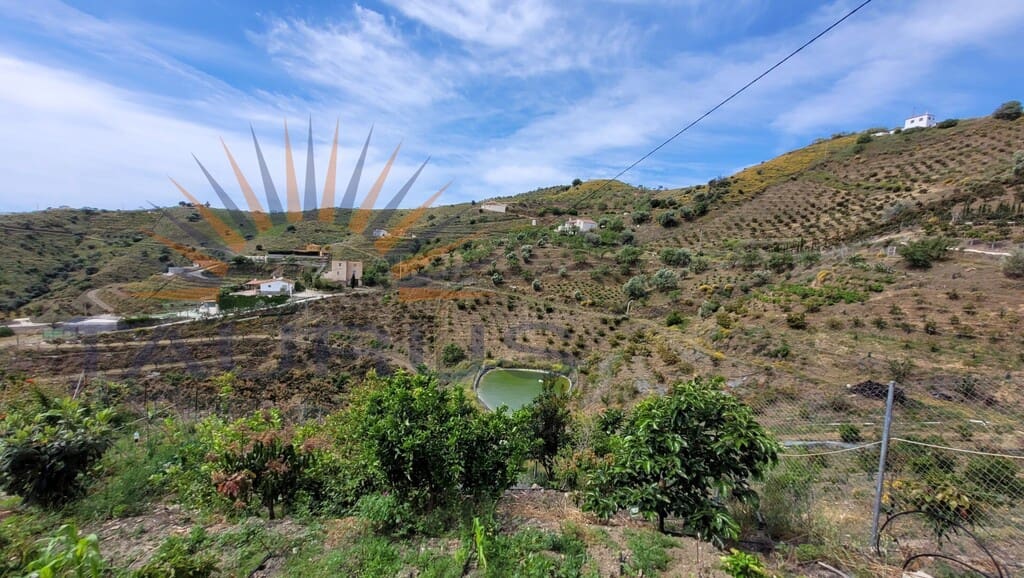 3 bedroom Finca/Country House for sale in Iznate with garage - € 270,000 (Ref: 9808171)