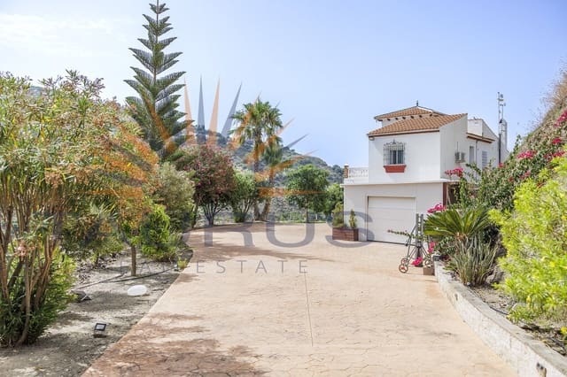 6 soveværelse Villa til salg i Sayalonga med swimmingpool garage - € 699.000 (Ref: 9822421)
