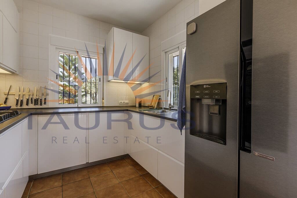 6 bedroom Villa for sale in Sayalonga with pool garage - € 699,000 (Ref: 9822421)
