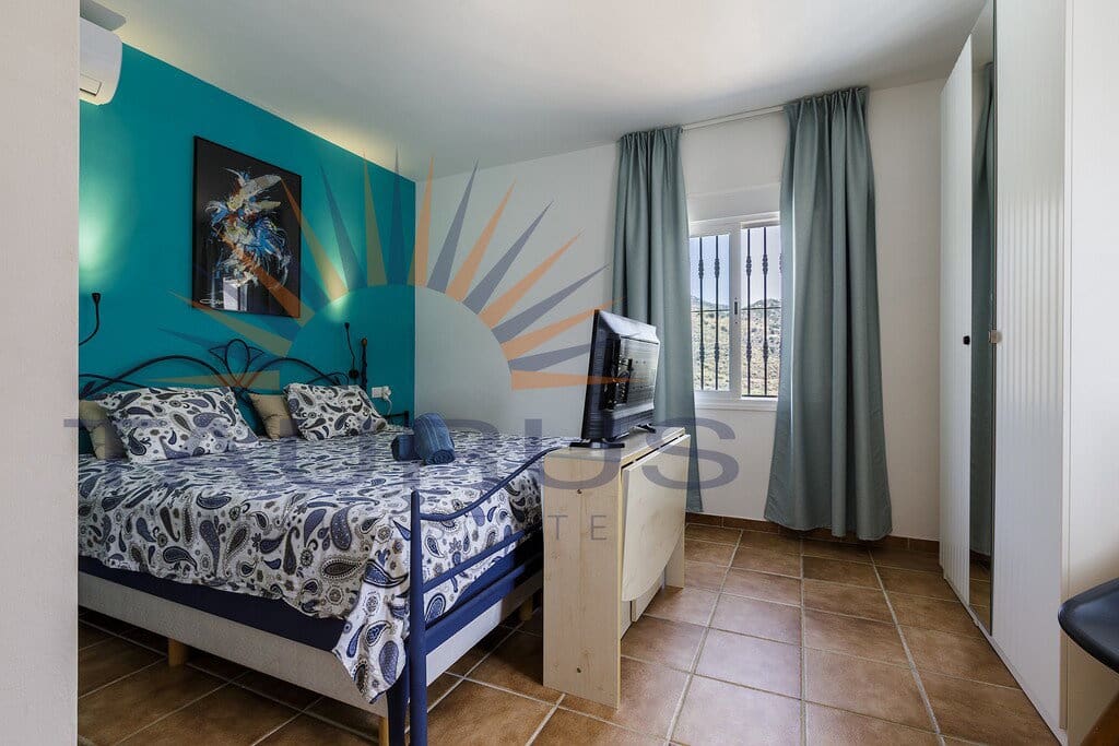 6 bedroom Villa for sale in Sayalonga with pool garage - € 699,000 (Ref: 9822421)