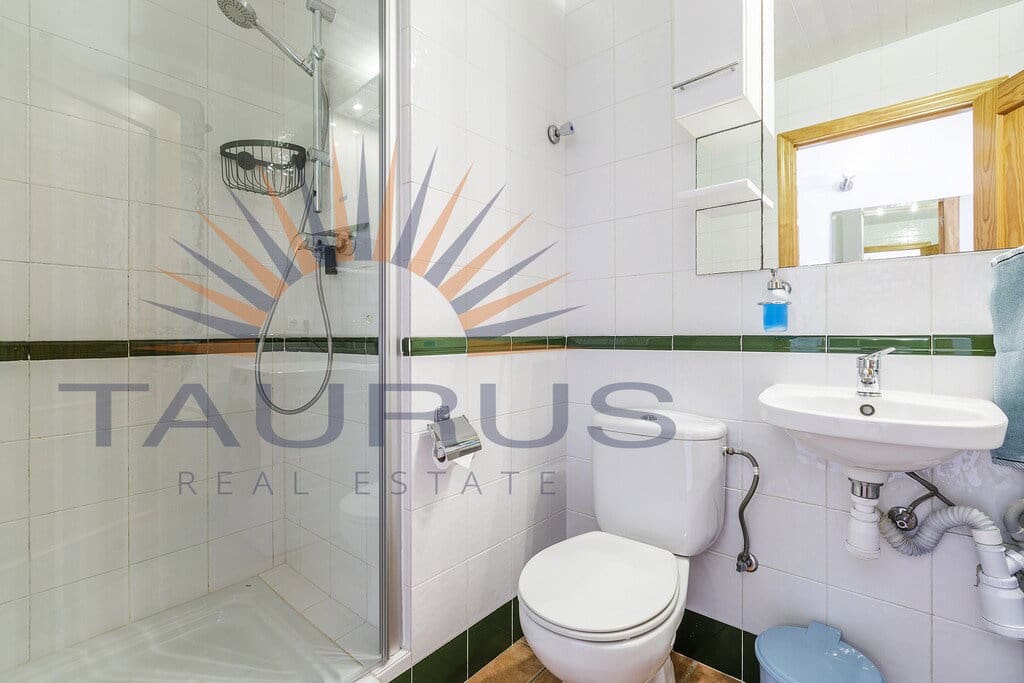 6 bedroom Villa for sale in Sayalonga with pool garage - € 699,000 (Ref: 9822421)