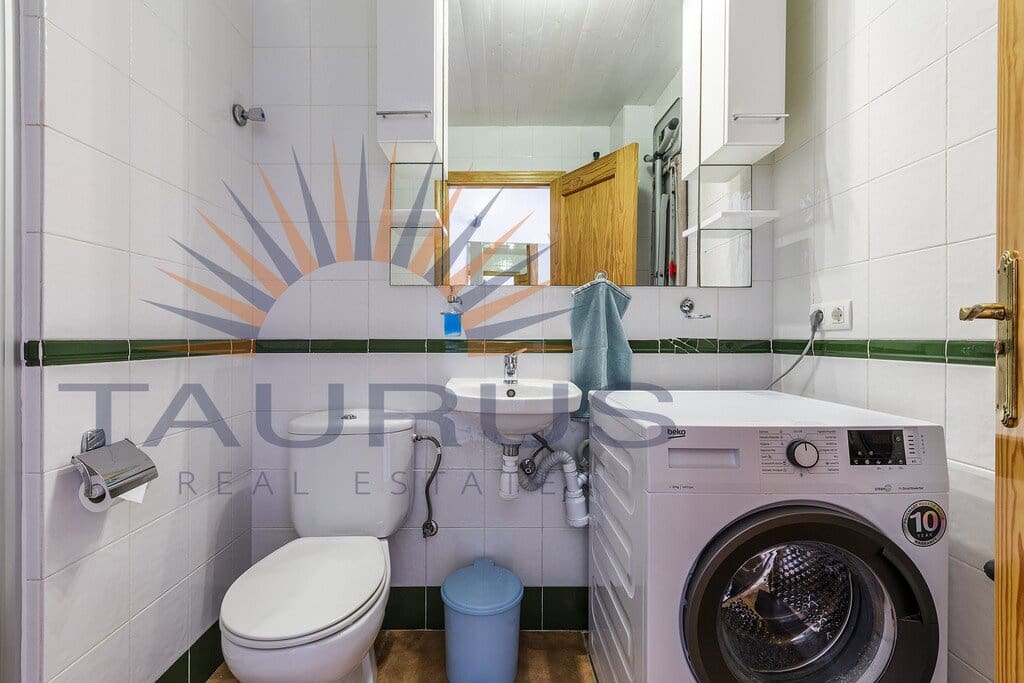 6 bedroom Villa for sale in Sayalonga with pool garage - € 699,000 (Ref: 9822421)