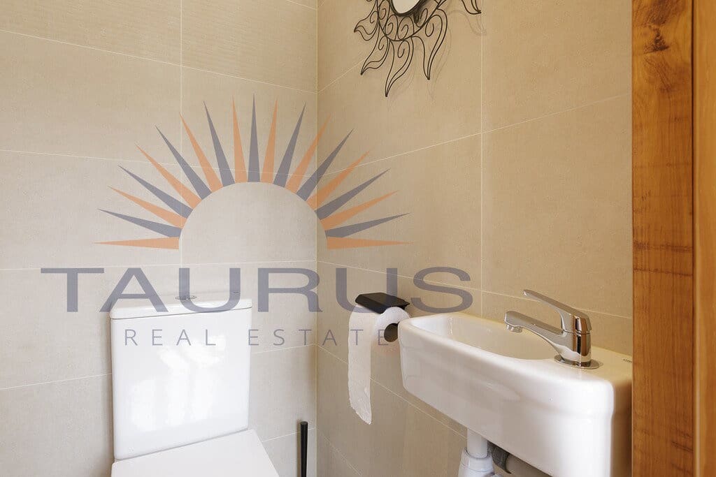 6 bedroom Villa for sale in Sayalonga with pool garage - € 699,000 (Ref: 9822421)