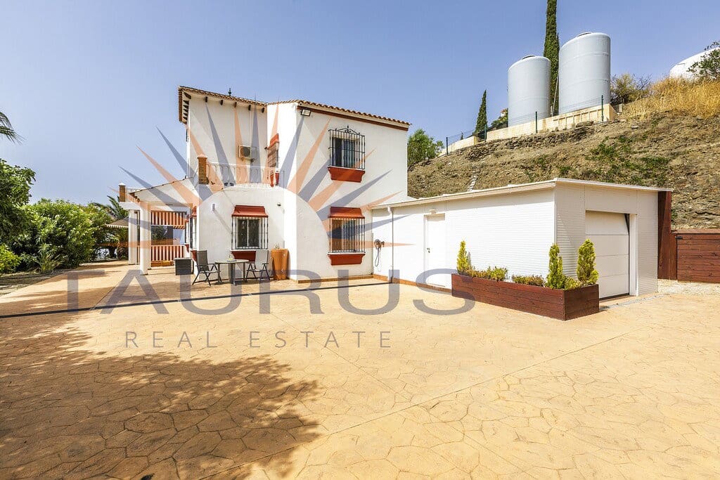 6 bedroom Villa for sale in Sayalonga with pool garage - € 699,000 (Ref: 9822421)