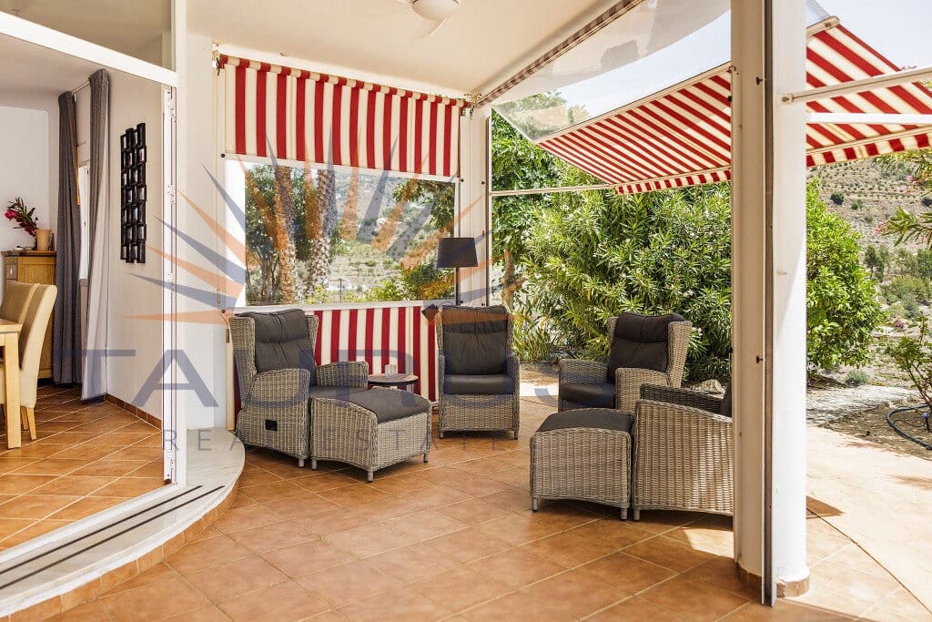 6 bedroom Villa for sale in Sayalonga with pool garage - € 699,000 (Ref: 9822421)