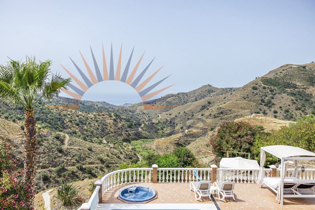6 bedroom Villa for sale in Sayalonga with pool garage - € 699,000 (Ref: 9822421)