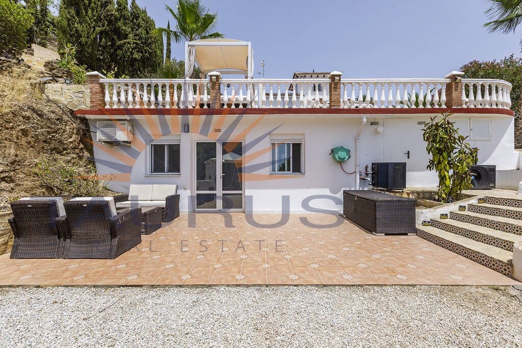 6 bedroom Villa for sale in Sayalonga with pool garage - € 699,000 (Ref: 9822421)