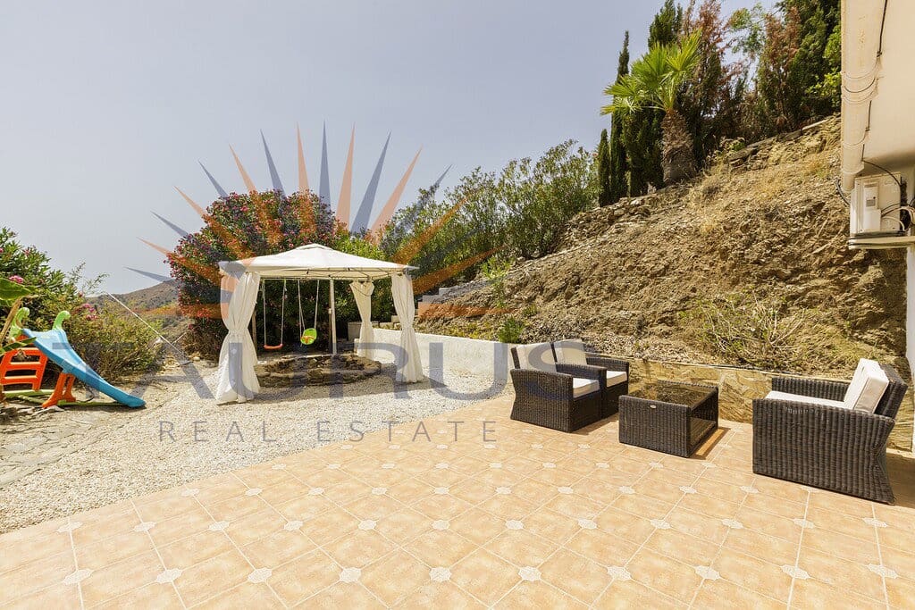 6 bedroom Villa for sale in Sayalonga with pool garage - € 699,000 (Ref: 9822421)
