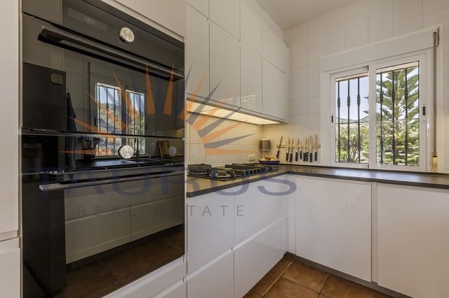 6 Zimmer Villa zu verkaufen in Sayalonga mit Pool Garage - 699.000 € (Ref: 9822421)