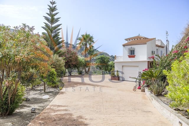 6 Zimmer Villa zu verkaufen in Sayalonga mit Pool Garage - 699.000 € (Ref: 9822421)