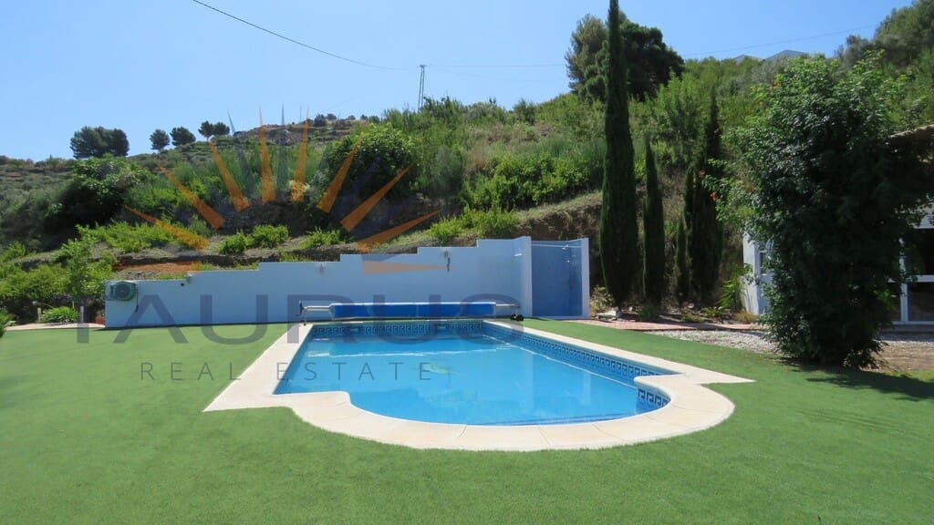 3 bedroom Villa for sale in Torrox with pool - € 475,000 (Ref: 9831286)
