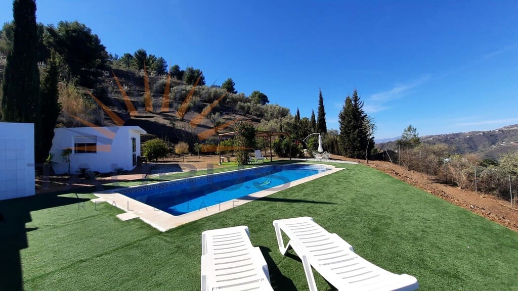 3 bedroom Villa for sale in Torrox with pool - € 475,000 (Ref: 9831286)