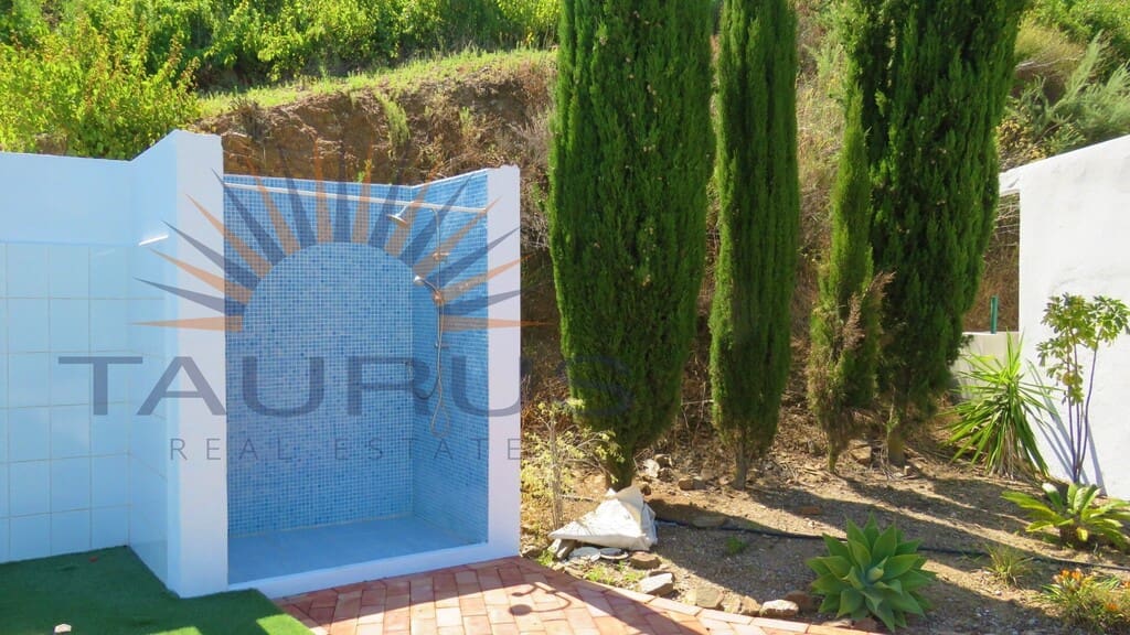 3 bedroom Villa for sale in Torrox with pool - € 475,000 (Ref: 9831286)