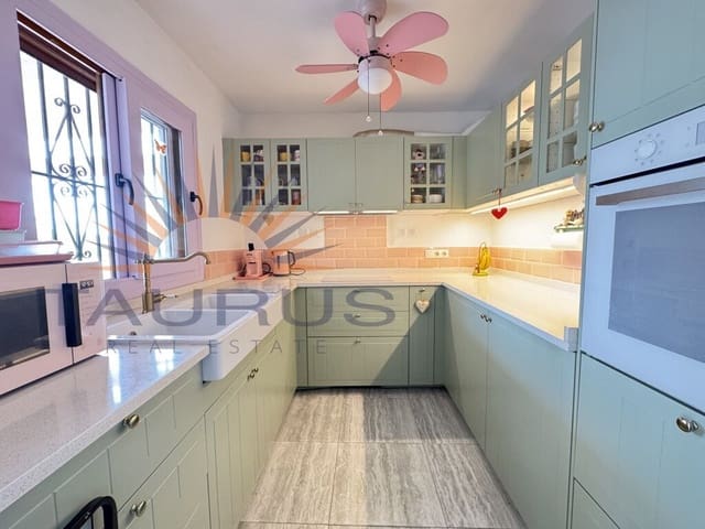 3 soveværelse Villa til salg i Torrox Pueblo, Torrox med swimmingpool - € 475.000 (Ref: 9831286)