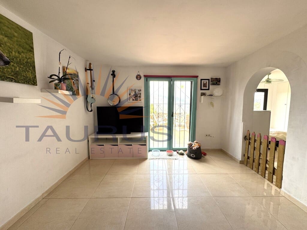 3 bedroom Villa for sale in Torrox with pool - € 475,000 (Ref: 9831286)