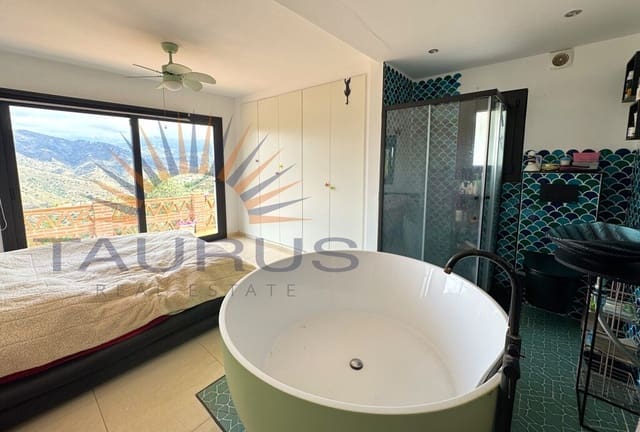 3 Zimmer Villa zu verkaufen in Torrox mit Pool - 475.000 € (Ref: 9831286)