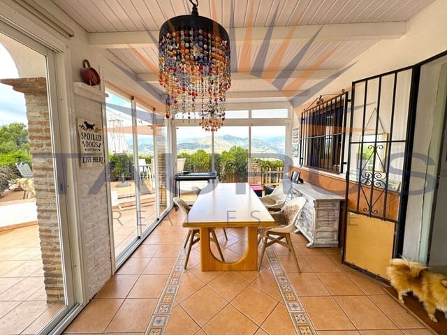 3 Zimmer Villa zu verkaufen in Torrox mit Pool - 475.000 € (Ref: 9831286)