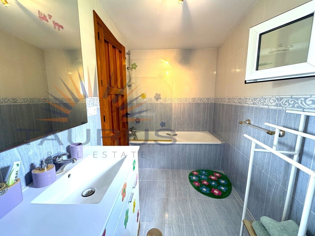 3 bedroom Villa for sale in Torrox with pool - € 475,000 (Ref: 9831286)