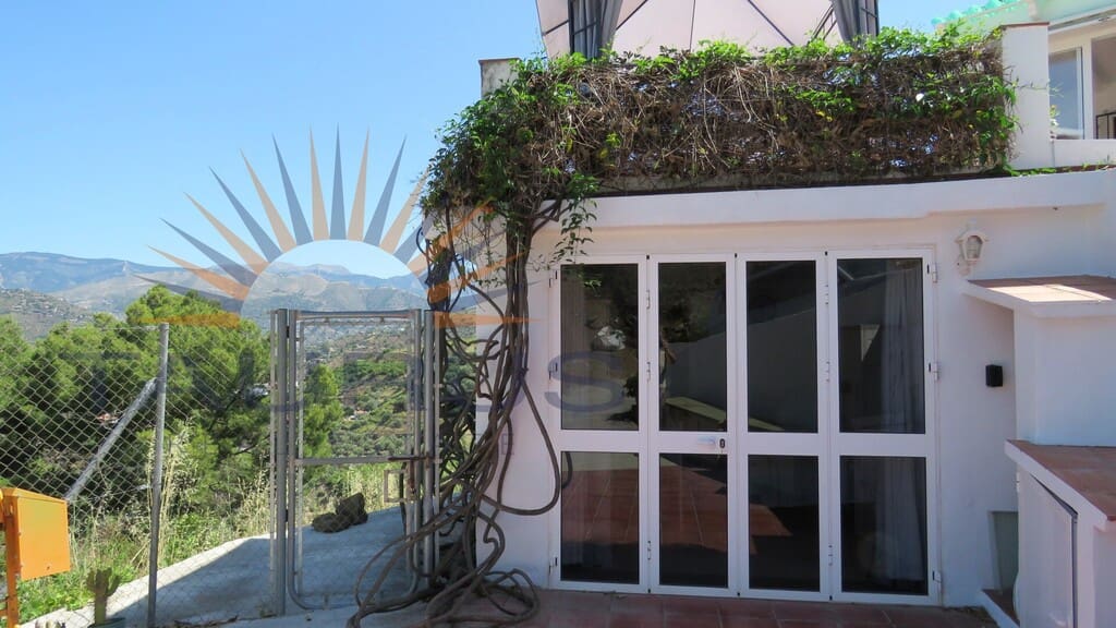 3 bedroom Villa for sale in Torrox with pool - € 475,000 (Ref: 9831286)