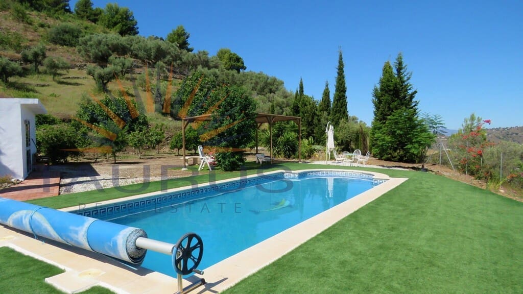 3 bedroom Villa for sale in Torrox with pool - € 475,000 (Ref: 9831286)