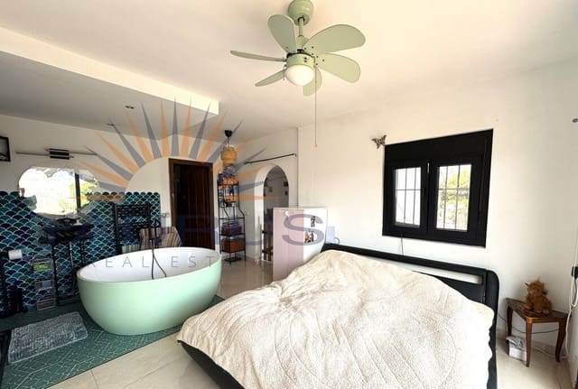 3 Zimmer Villa zu verkaufen in Torrox mit Pool - 475.000 € (Ref: 9831286)
