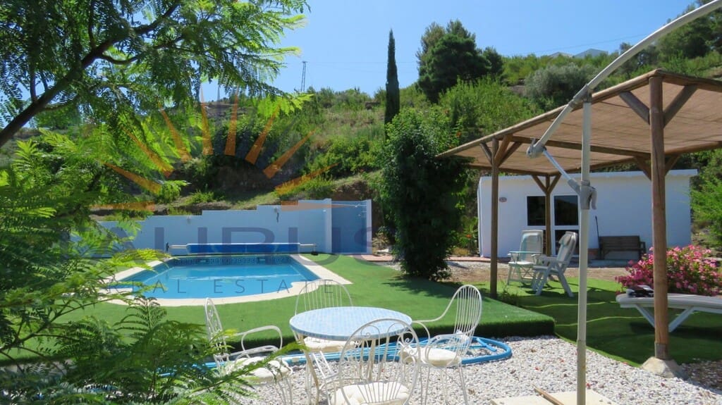 3 bedroom Villa for sale in Torrox with pool - € 475,000 (Ref: 9831286)