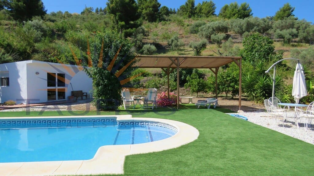3 bedroom Villa for sale in Torrox with pool - € 475,000 (Ref: 9831286)