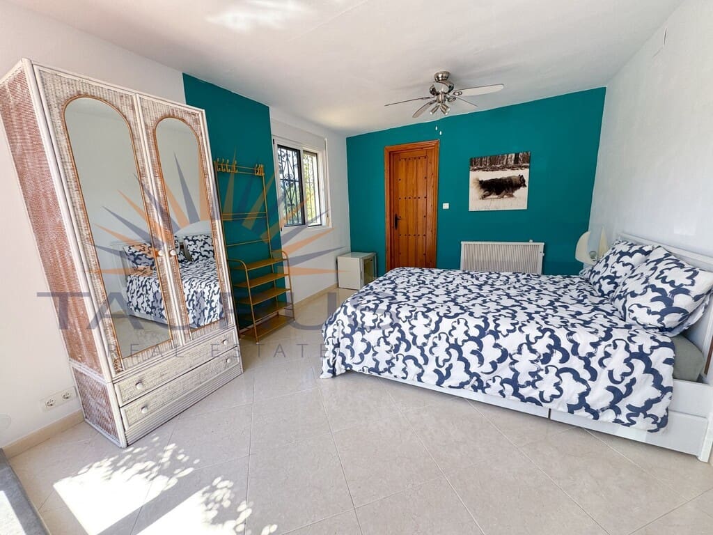 3 bedroom Villa for sale in Torrox with pool - € 475,000 (Ref: 9831286)