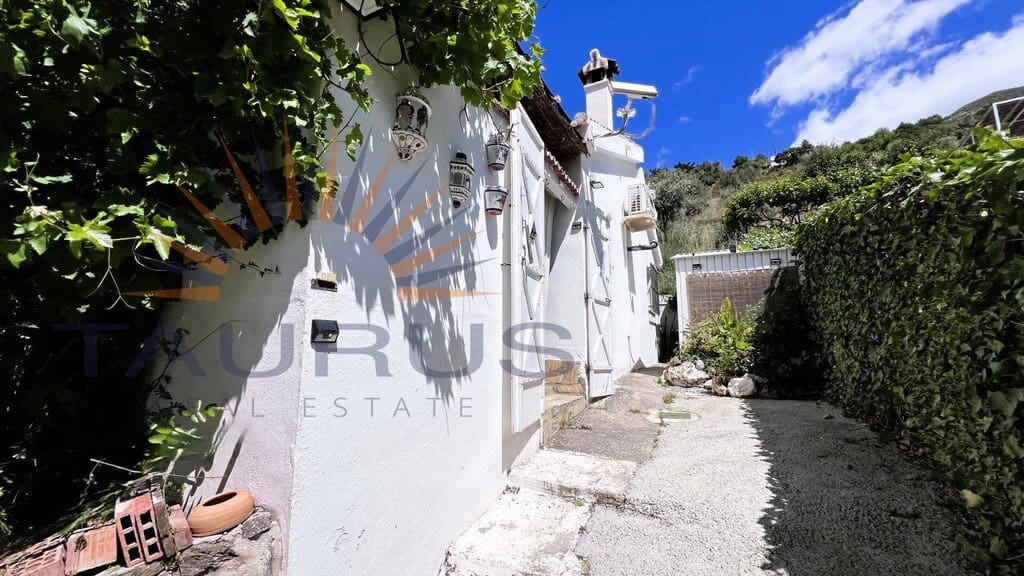4 bedroom Villa for sale in Competa - € 327,000 (Ref: 9849205)