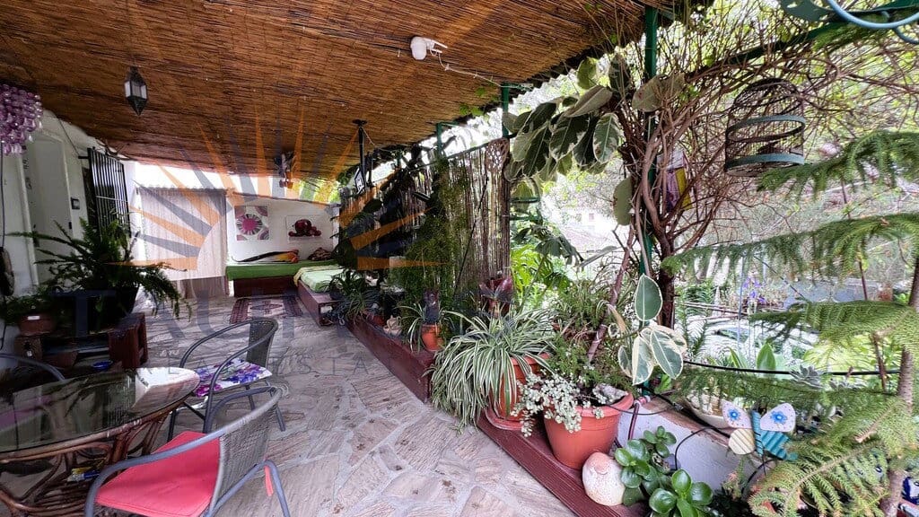4 bedroom Villa for sale in Competa - € 327,000 (Ref: 9849205)