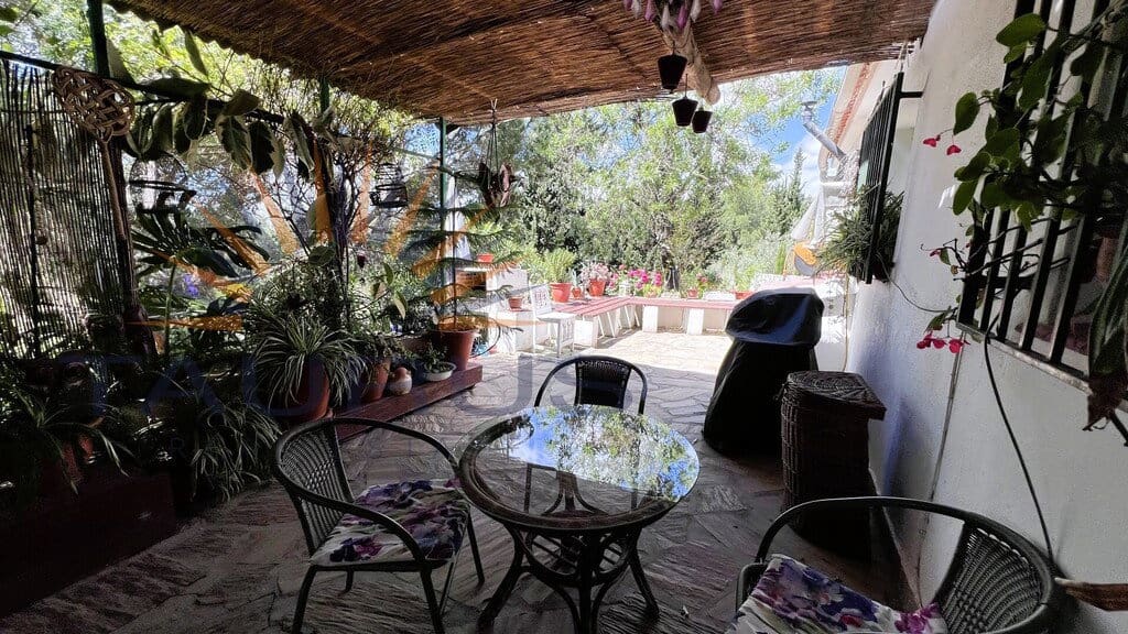 4 bedroom Villa for sale in Competa - € 327,000 (Ref: 9849205)