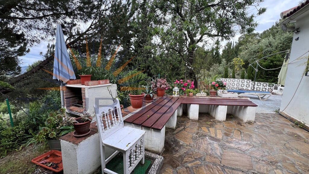 4 bedroom Villa for sale in Competa - € 327,000 (Ref: 9849205)