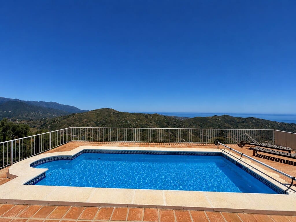 2 bedroom Villa for sale in Competa with pool garage - € 379,000 (Ref: 9855361)