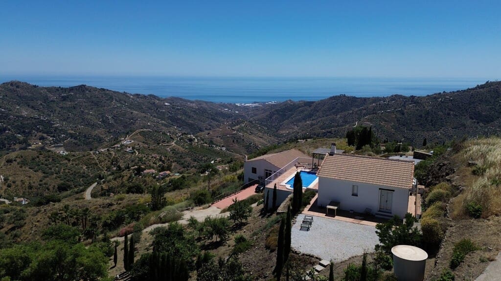 2 bedroom Villa for sale in Competa with pool garage - € 379,000 (Ref: 9855361)
