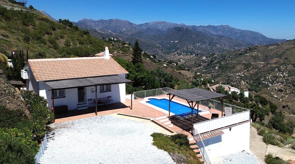2 bedroom Villa for sale in Competa with pool garage - € 379,000 (Ref: 9855361)
