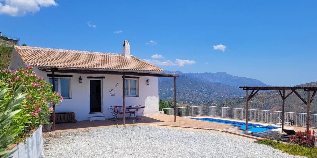 2 bedroom Villa for sale in Competa with pool garage - € 349,000 (Ref: 9855361)