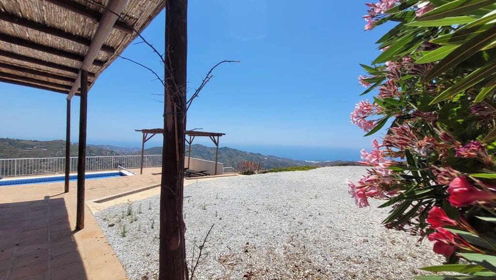 2 bedroom Villa for sale in Competa with pool garage - € 349,000 (Ref: 9855361)
