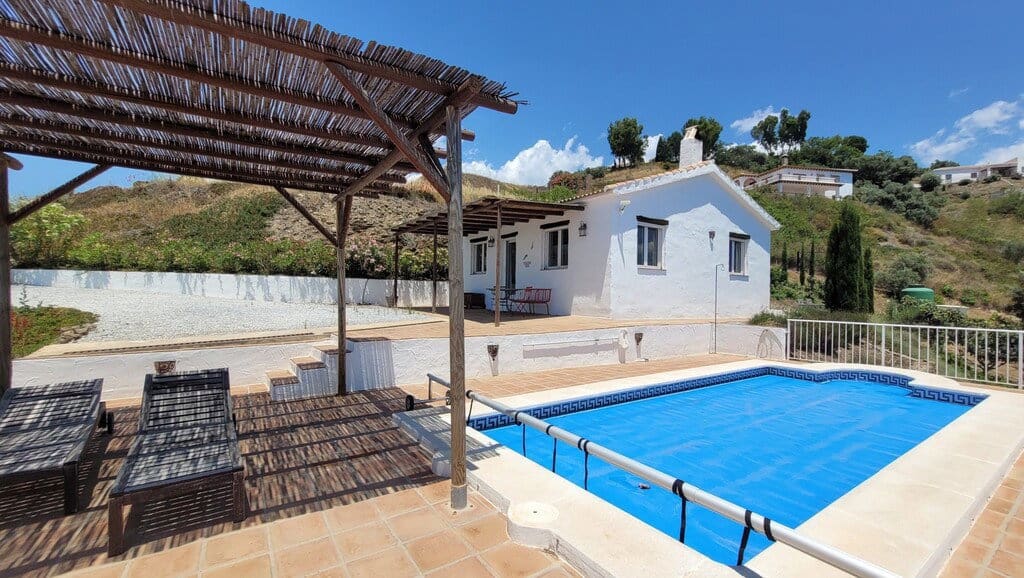 2 bedroom Villa for sale in Competa with pool garage - € 349,000 (Ref: 9855361)