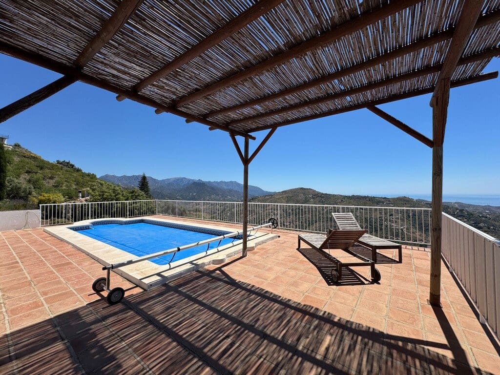 2 bedroom Villa for sale in Competa with pool garage - € 349,000 (Ref: 9855361)