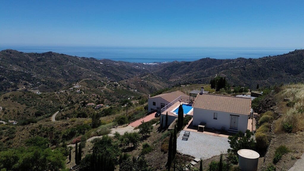 2 bedroom Villa for sale in Competa with pool garage - € 349,000 (Ref: 9855361)