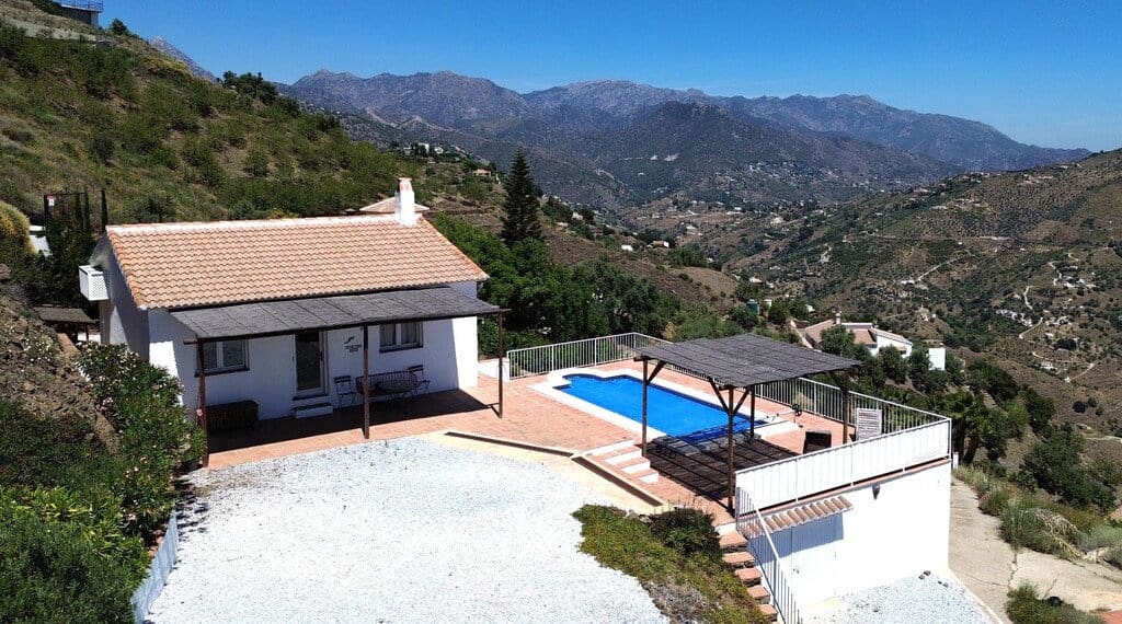 2 bedroom Villa for sale in Competa with pool garage - € 349,000 (Ref: 9855361)