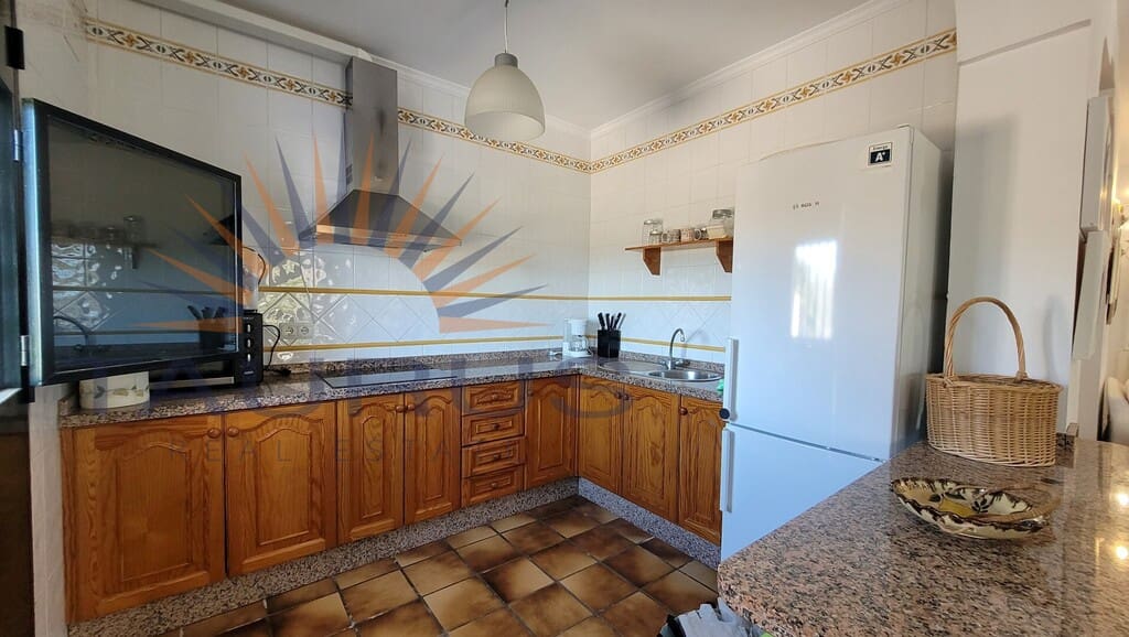 2 sypialnia Willa na sprzedaż w Sayalonga z basenem - 670 000 € (Ref: 9859935)