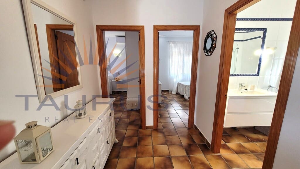 2 sypialnia Willa na sprzedaż w Sayalonga z basenem - 670 000 € (Ref: 9859935)