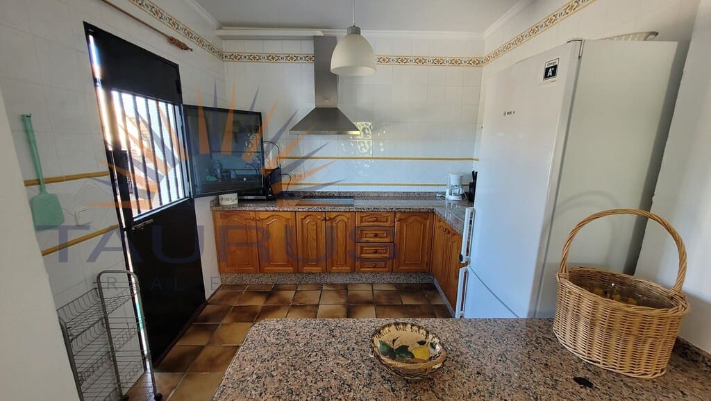 2 sypialnia Willa na sprzedaż w Sayalonga z basenem - 670 000 € (Ref: 9859935)