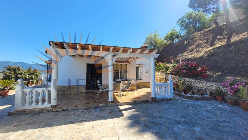 2 sypialnia Willa na sprzedaż w Sayalonga z basenem - 670 000 € (Ref: 9859935)